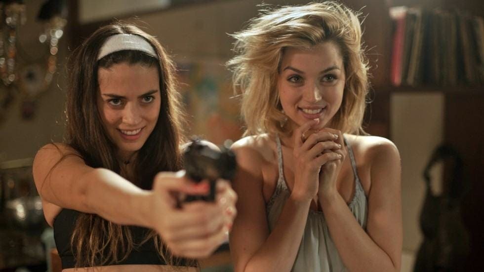 Lorenza Izzo et Ana de Armas dans Knock Knock