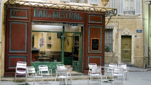 Le bar du mistral dans Plus Belle la vie