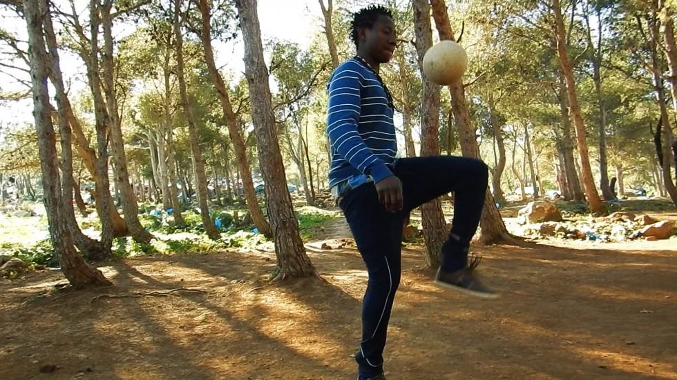 Sidibé joue au football dans le film Les Sauteurs