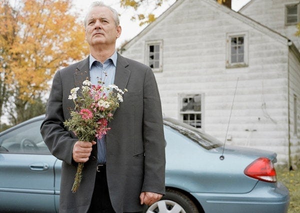 Bill Murray et son bouquet de fleurs dans Broken Flowers