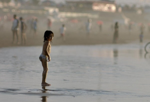 L'enfant sur la plage dans Carré 35 d'Éric Caravaca