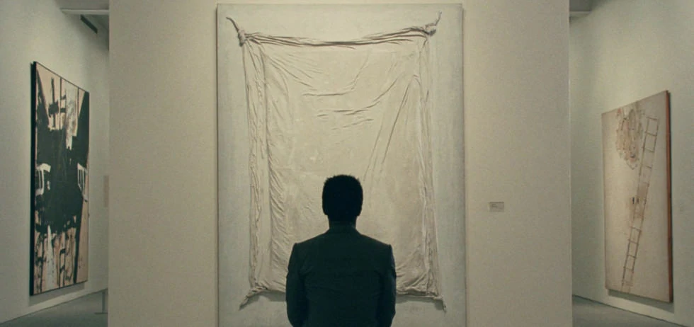 Isaach de Bankolé devant une peinture dans The Limits of Control de Jim Jarmusch