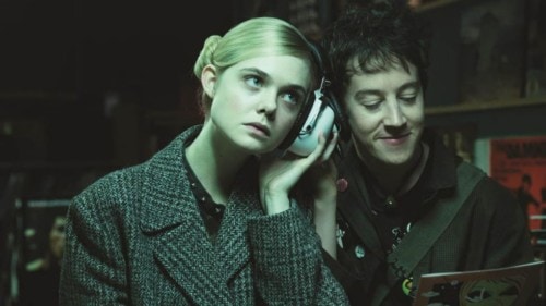 Elle Fanning et Alex Sharp dans How to Talk to Girls at Parties