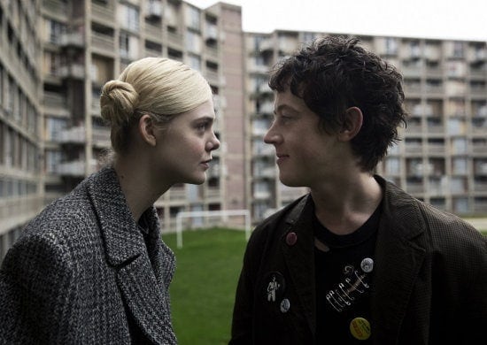 Elle Fanning et Alex Sharp dans How to Talk Girl at Parties