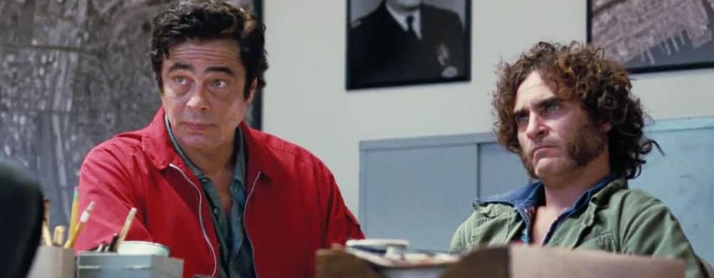 Joaquin Phoenix et Benicio del Toro dans Inherent Vice