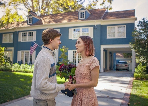 Lucas Hedges et Saoirse Ronan dans Lady Bird