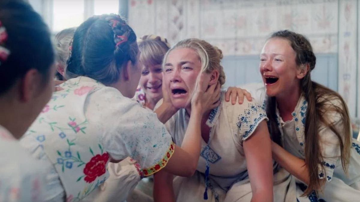 Florence Pugh en pleurs dans Midsommar d'Ari Aster