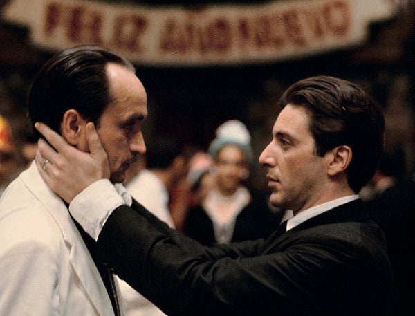 Michael Corleone (Al Pacino) et son frère Fredo (John Cazale) dans Le Parrain