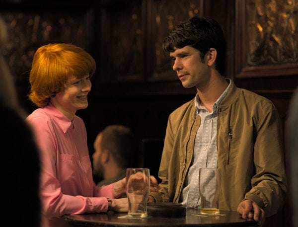 Emily Beecham et Ben Whishaw dans Little Joe