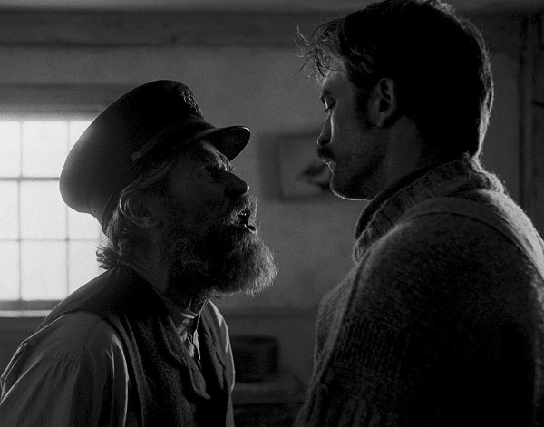 Robert Pattinson et Willem Dafoe s'engueulent dans The Lighthouse