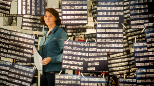 Marina Otero et les négatifs de ses photos dans Histoire d'un regard