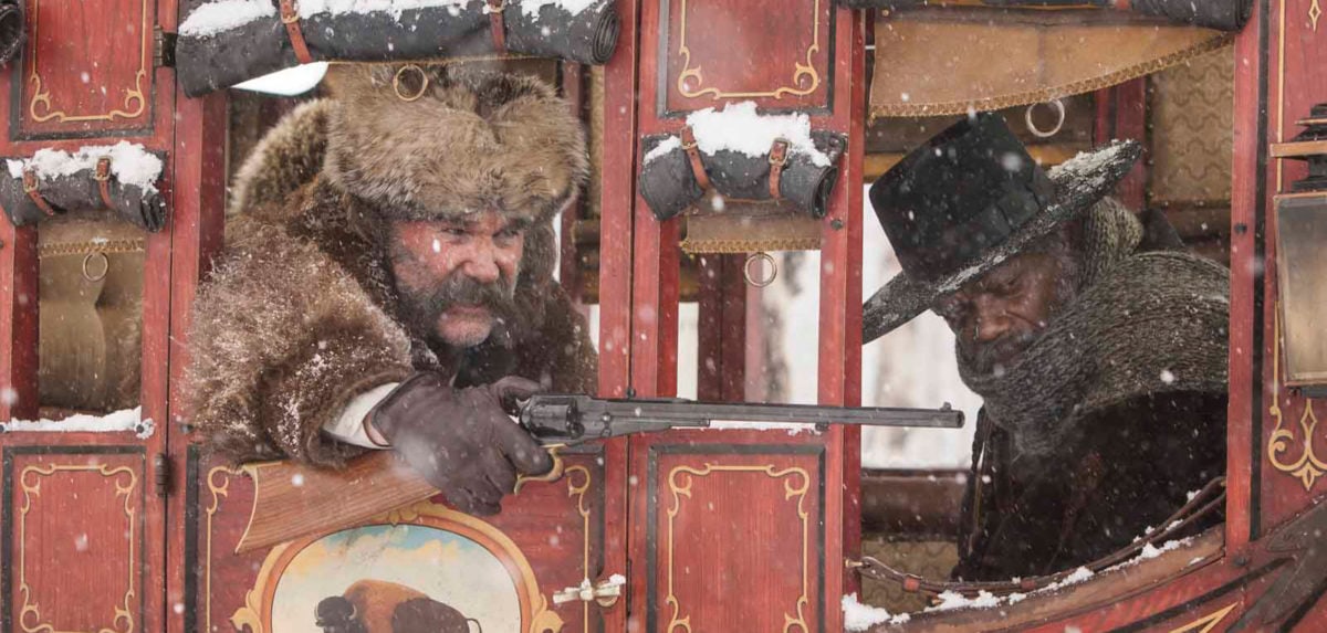 Kurt Russell et Samuel L. Jackson à bord de la diligence dans Les Huit Salopards