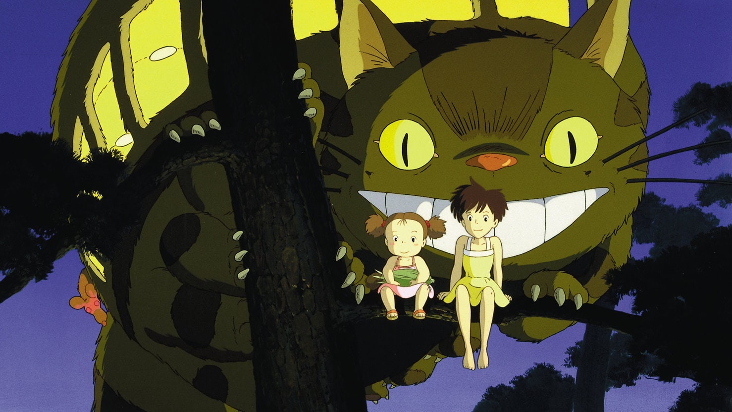 Mei et Satsuki sur un arbre avec le chat-bus dans Mon voisin Totoro