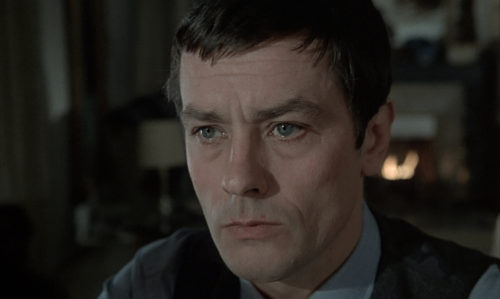 Gros plan d'Alain Delon dans Monsieur Klein