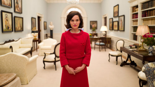 Jackie (Nathalie Portman) à la maison blanche dans Jackie