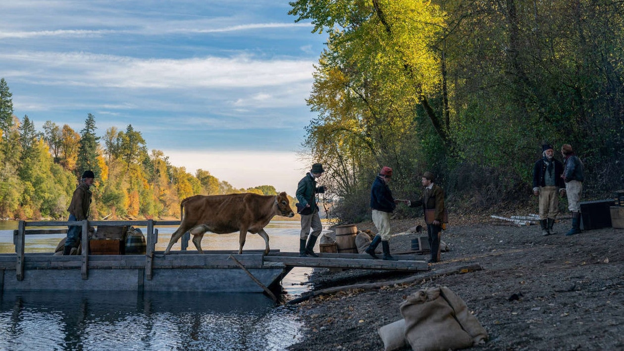 La première vache arrive sur terre dans First Cow