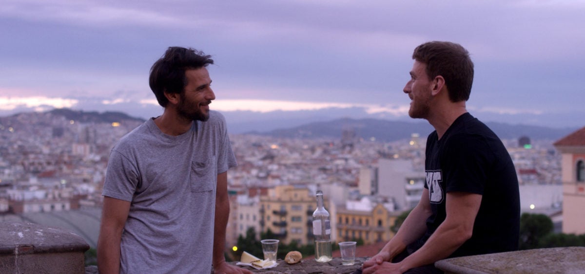 Mía Maestro et Juan Barberini sur une terrasse dans Fin de siecle