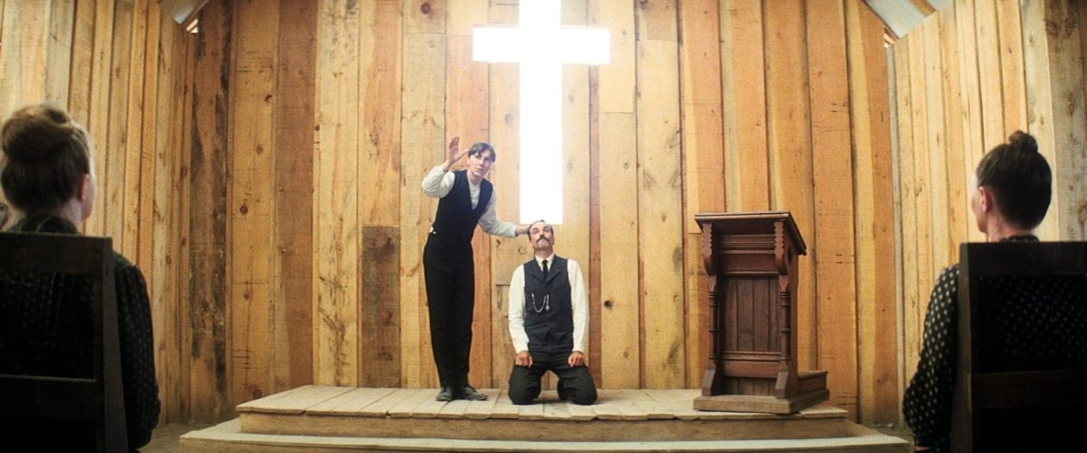 Daniel Plainview (Daniel Day-Lewis) et le prédicateur Eli (Paul Dano) dans l'église de There Will Be Blood