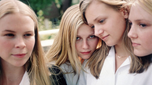 Les quatre soeurs Lisbon (Andrea Joy Cook, Kirsten Dunst, Leslie Hayman et Chelse Swain) dans Virgin Suicides