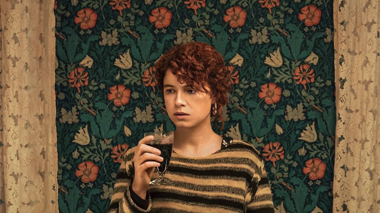 Jessie Buckley dans la maison de ses parents dans Je veux juste en finir