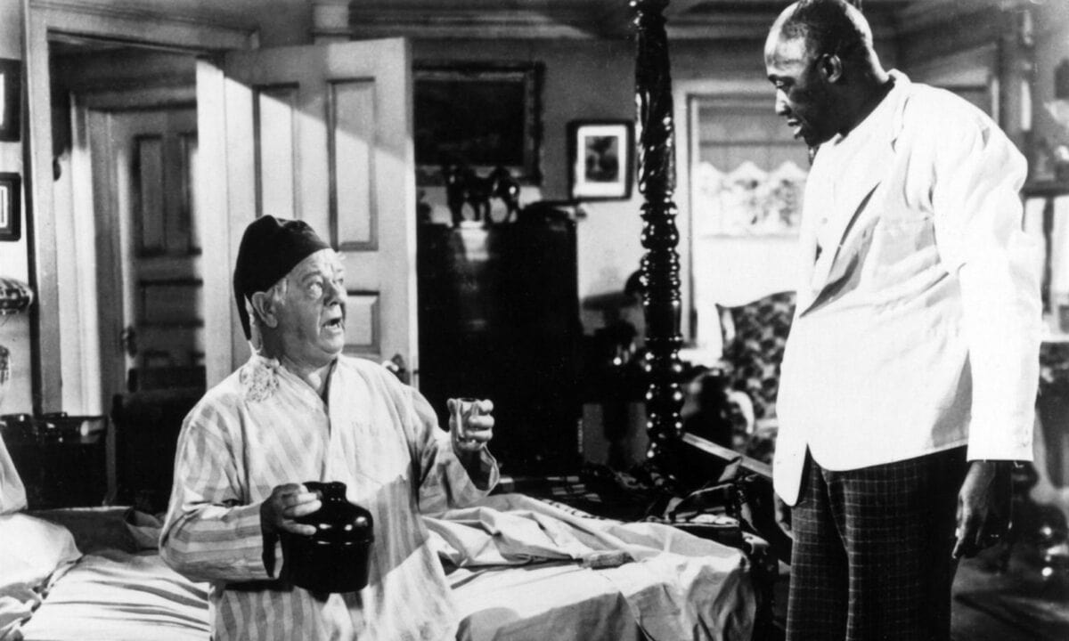 Charles Winninger et Stepin Fetchit discutent près du lit dans Le Soleil brille pour tout le monde 