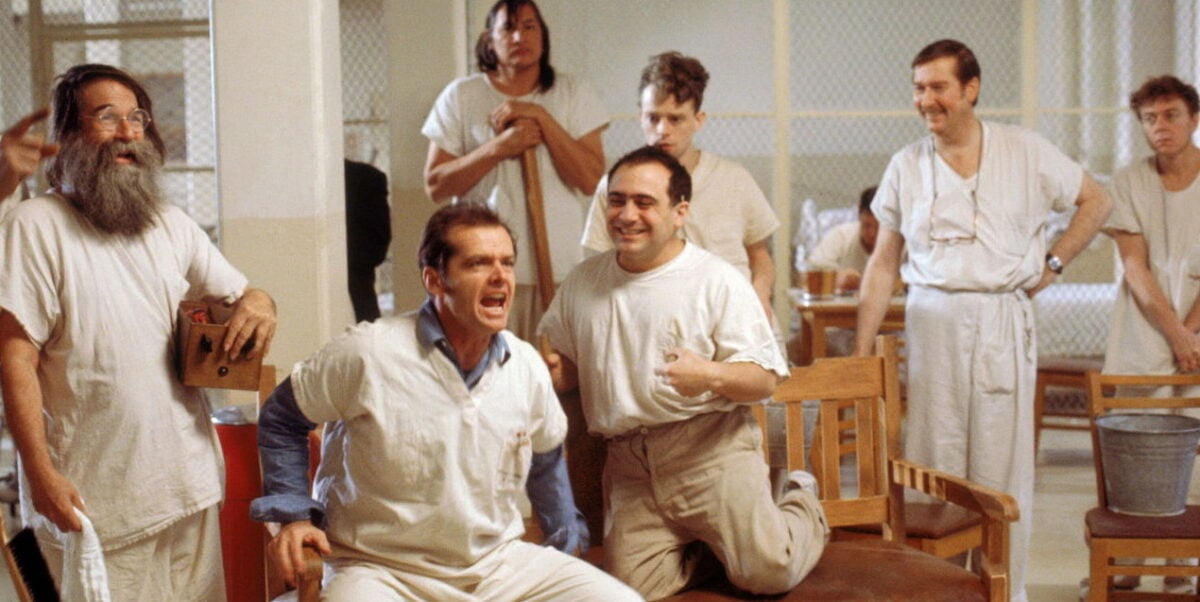 McMurphy (Jack Nicholson) avec les autres patients de l'asile dans Vol au-dessus d’un nid de coucou