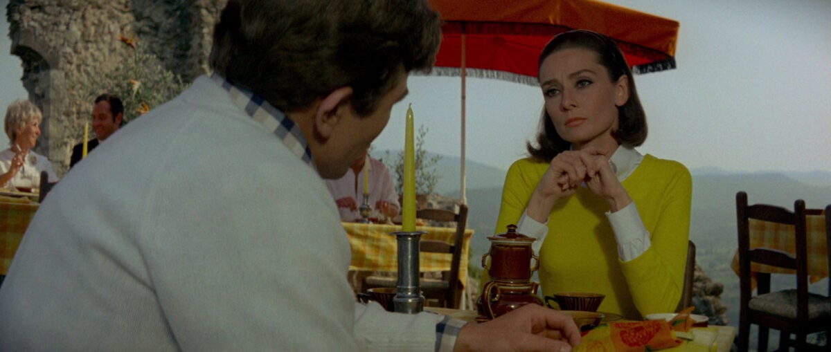 Mark (Albert Finney) et Joanna (Audrey Hepburn) au restaurant dans Voyage à Deux