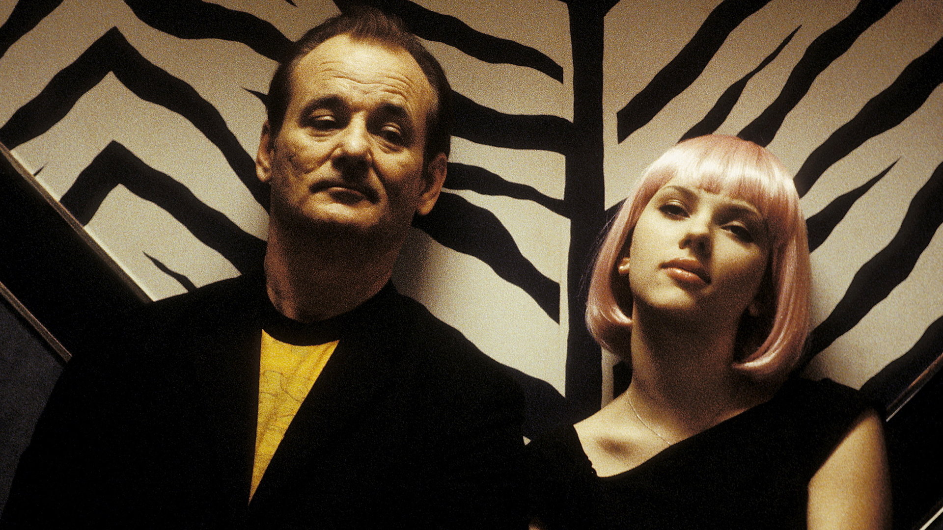 Bill Murray et Scarlett Johansson lors de leur virée nocturne dans Tokyo dans Lost in Translation