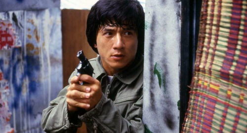 Jackie Chan dans la scène d'ouverture de Police Story