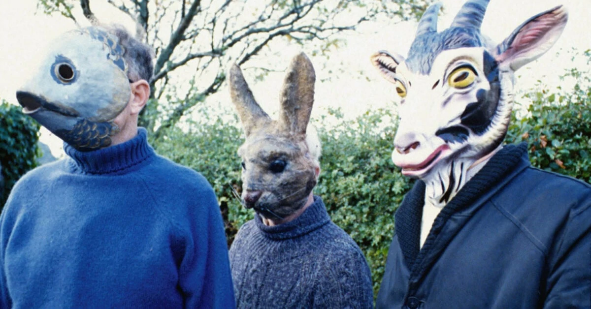 Des habitants de l'île portant leurs masques d'animaux durant le carnaval païen dans The Wicker Man