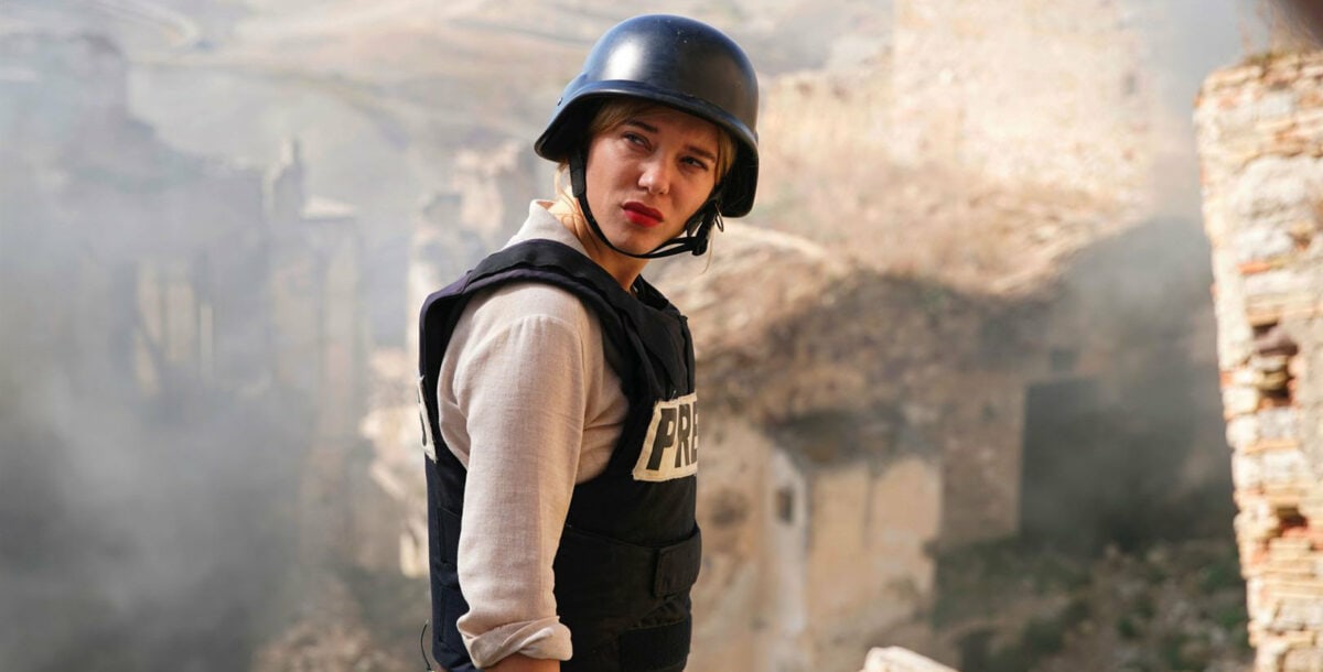 France De Meurs (Léa Seydoux) en reportage sur le front d'une guerre dans France