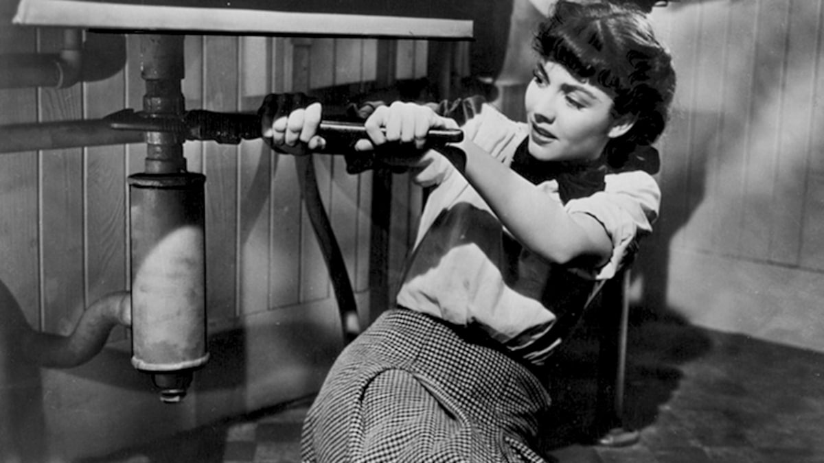 Jennifer Jones actionne des tuyaux dans La Folle ingénue