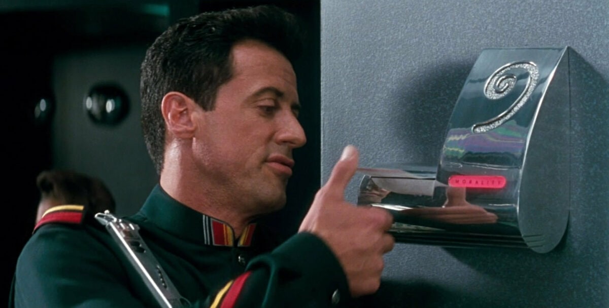 John Spartan (Stallone) trouve une alternative aux coquillages dans "Demolition Man"