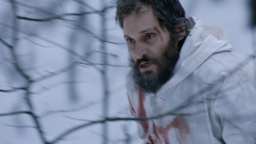 Vincent Gallo luttant pour sa survie dans la forêt dans Essential Killing