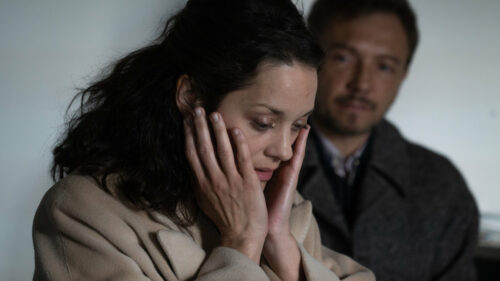 Alice (Marion Cotillard) en larmes dans Frère et Sœur