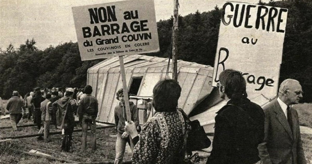 Une image d'archive des manifestations dans La bataille de l'eau noire de Benjamin Hennot