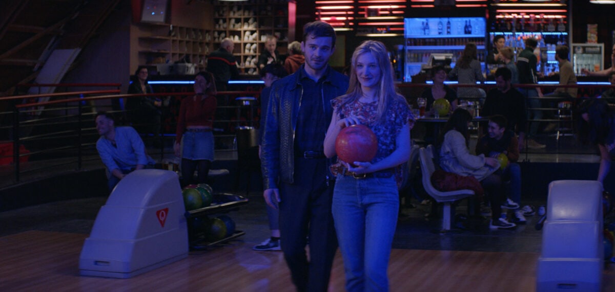 Achille Reggiani et Leila Muse au bowling dans Bowling Saturne
