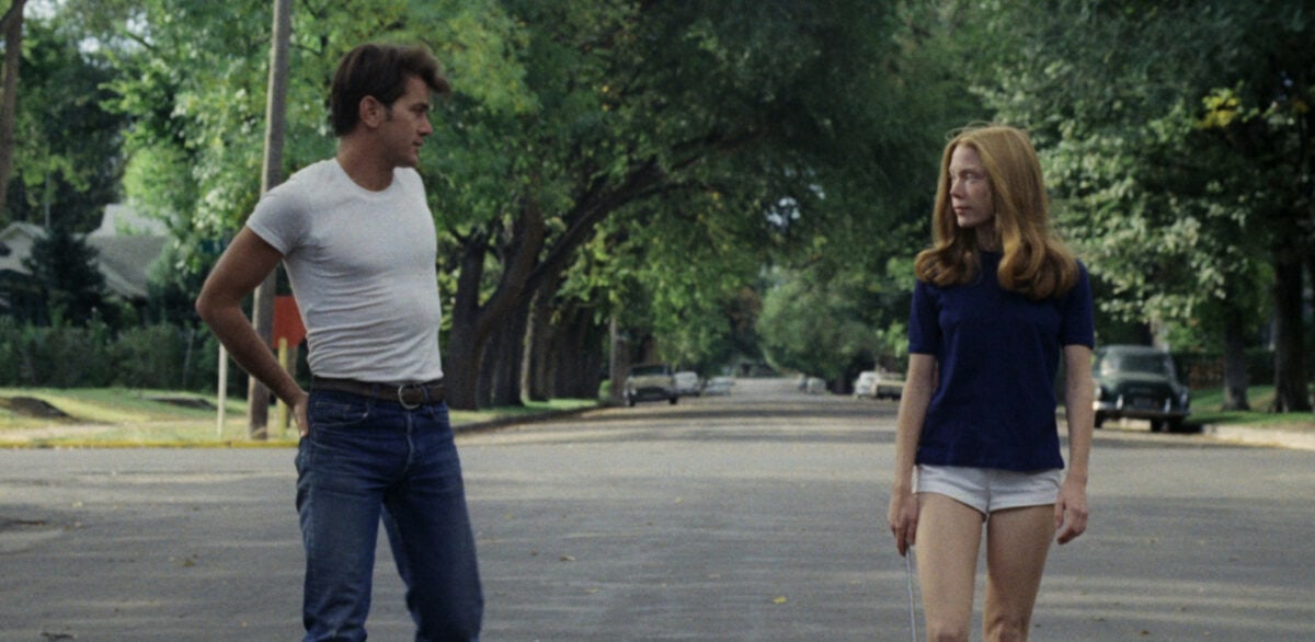 Martin Sheen et Sissy Spacek dans la rue dans La Balade sauvage