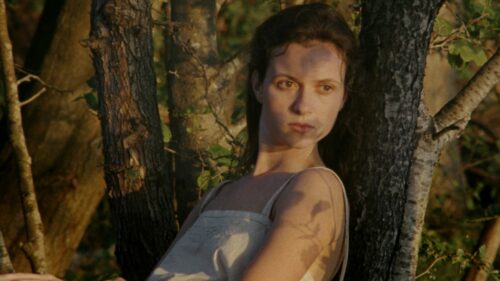 Juliette Jouan dans la forêt dans L'Envol