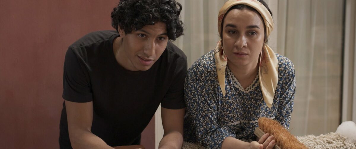 Abdallah Charki et Adila Bendimerad dans "Ma part de Gaulois"