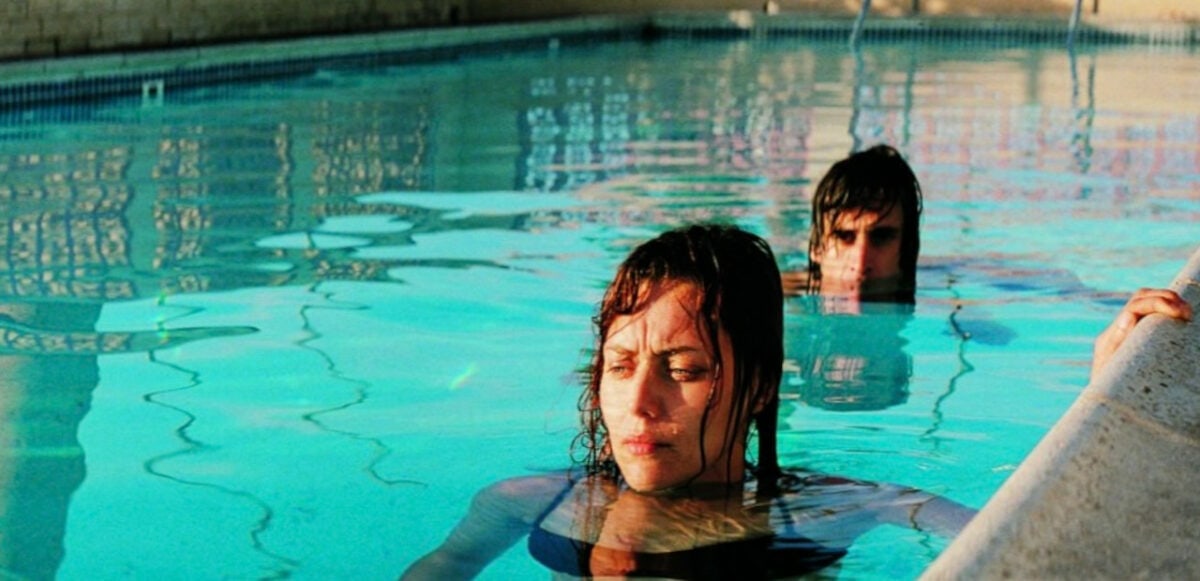 David Wissak et Yekaterina Golubeva dans la piscine dans Twentynine Palms