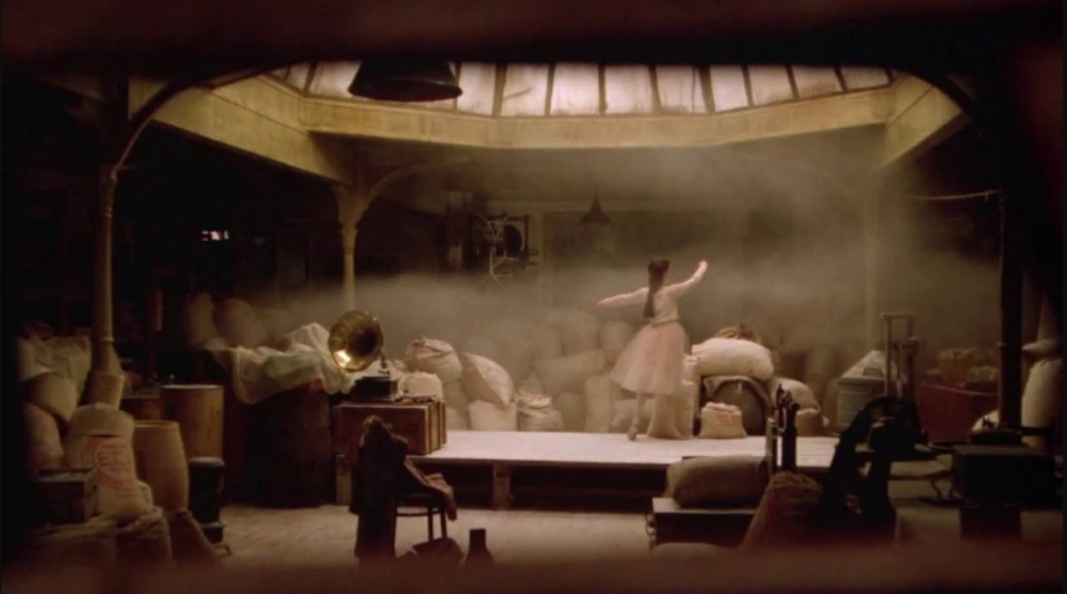 Une séquence dans la bar dans Il était une fois en Amérique de Sergio Leone.