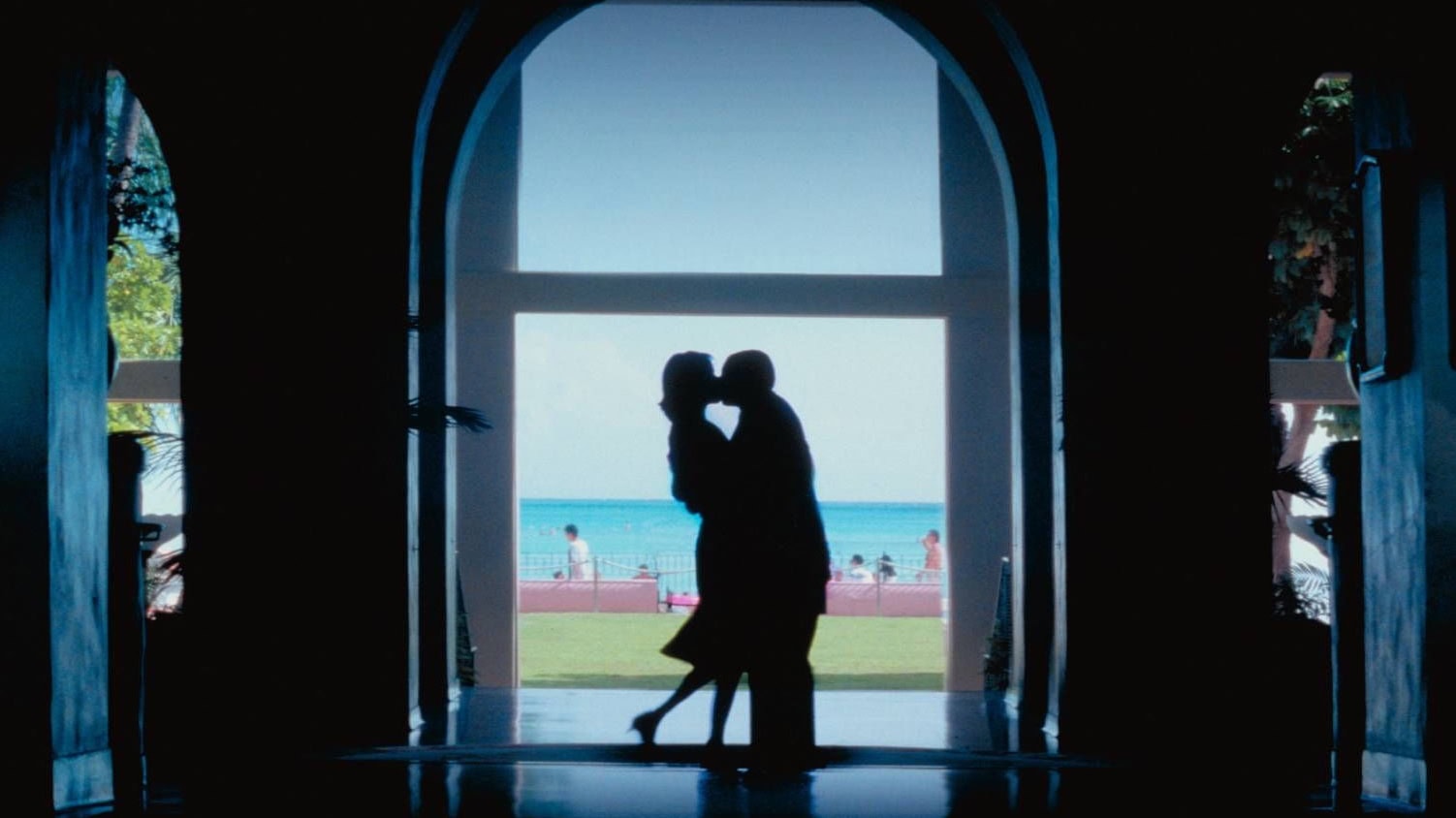 Adam Sandler et Emily Watson en ombres chinoises dans "Punch-Drunk Love"