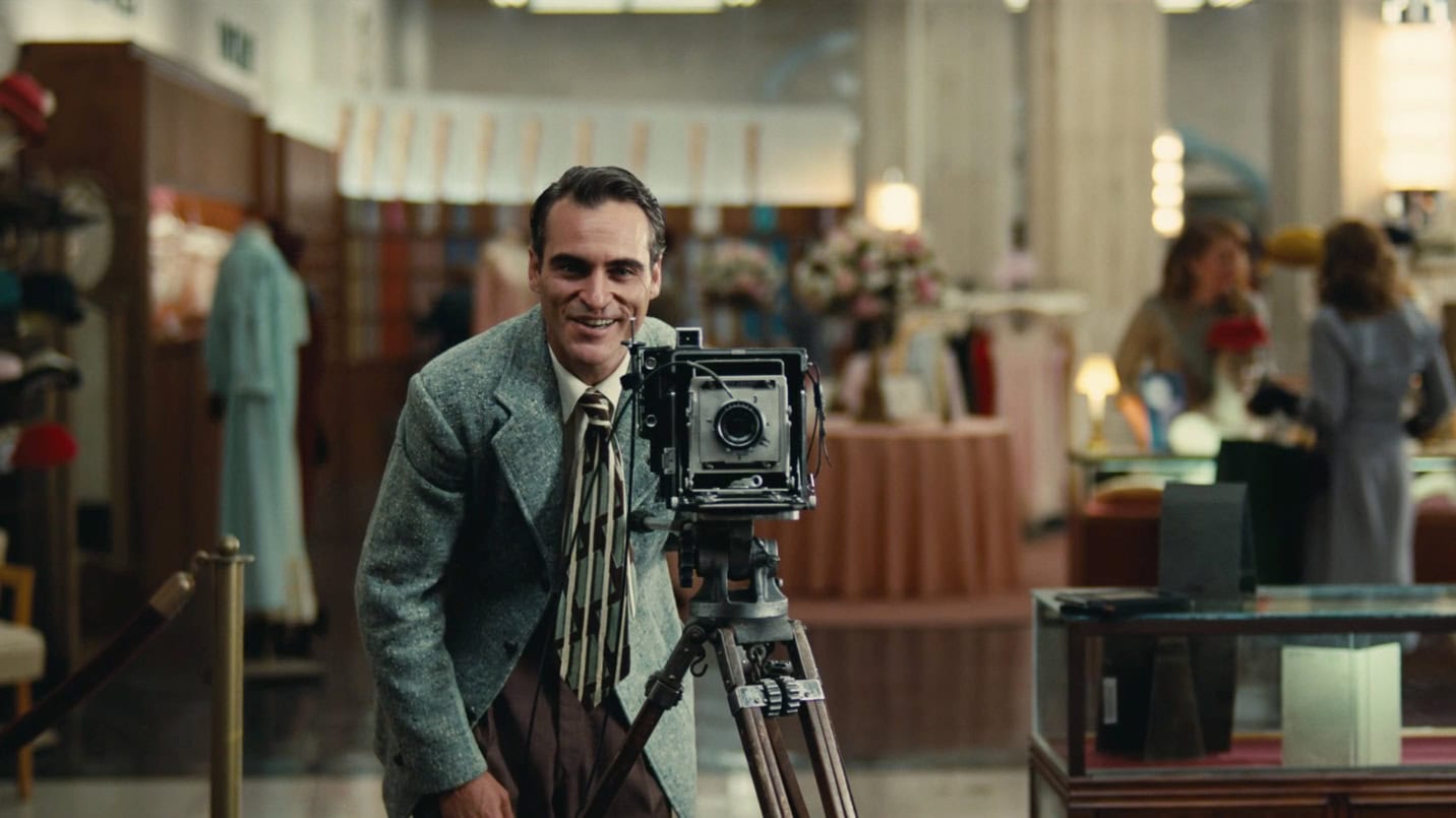Freddie (Joaquin Phoenix) le photographe, dans "The Master"
