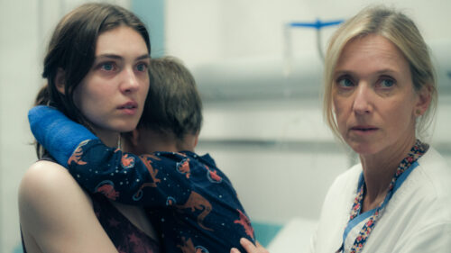 Léa Drucker et Anamaria Vartolomei avec Adam dans L'Intérêt d'Adam de Laura Wandel