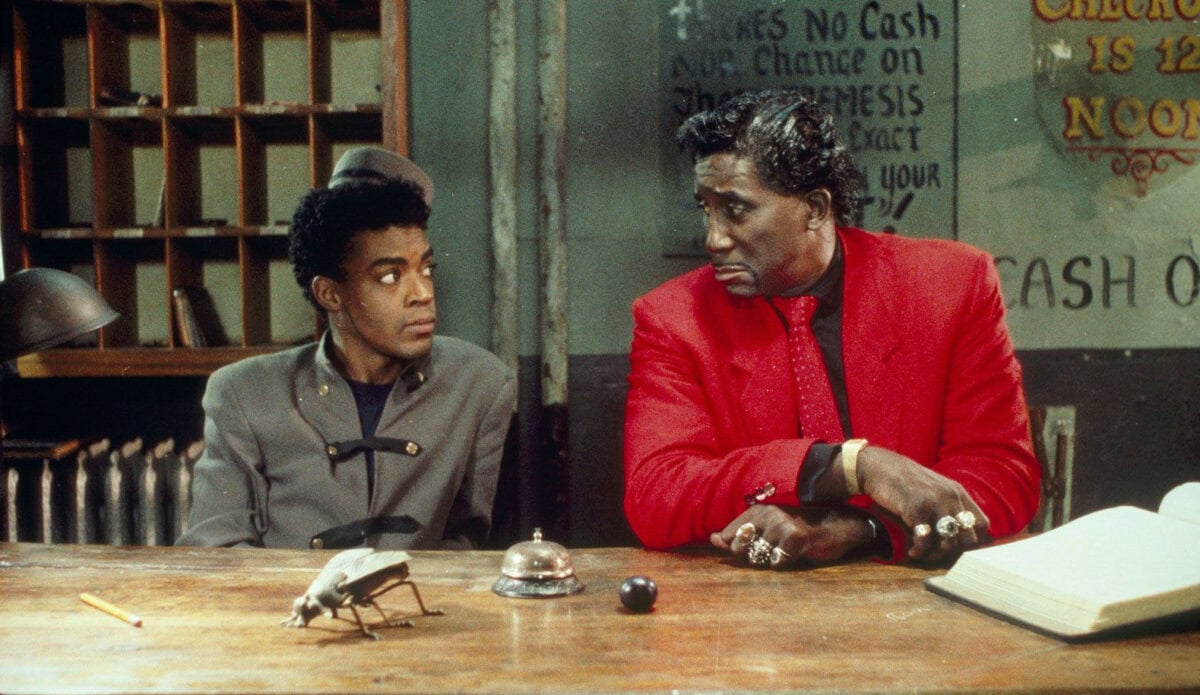 Le duo comique de réceptionniste dans Mystery train