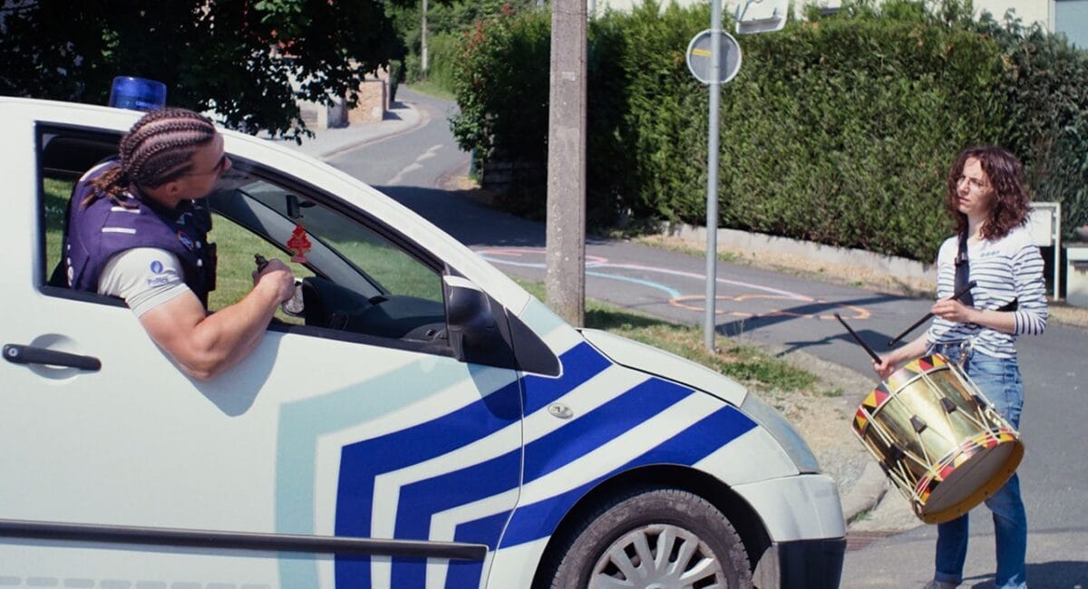 Louise et son tambour causent des soucis aux deux deux policiers de Vitrival