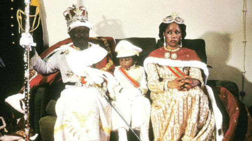 Le portrait de la famille royale de Centrafrique dans Échos d'un sombre empire de Werner Herzog