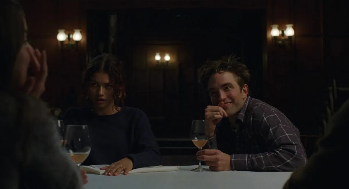 Le malaise entre Robert Pattinson et Zendaya pendant la révélation du secret lors du diner dans The Drama