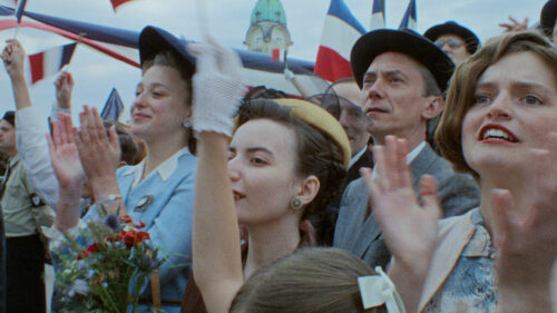 Henri Marre (Swann Arlaud) dans le foule dans Notre salut